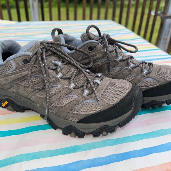 Merrell Women's Gray and Black Hiking Shoes - Picture 3 of 10